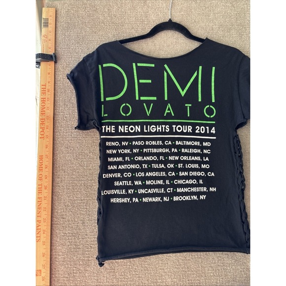 Neon Lights World Tour 2014 Demi Lovato Shirt Pop Rock Woman's Tshirt Size Small - Picture 12 of 12